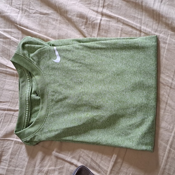 Nike Tops - THE NIKE TEE SIZE MEDIUM